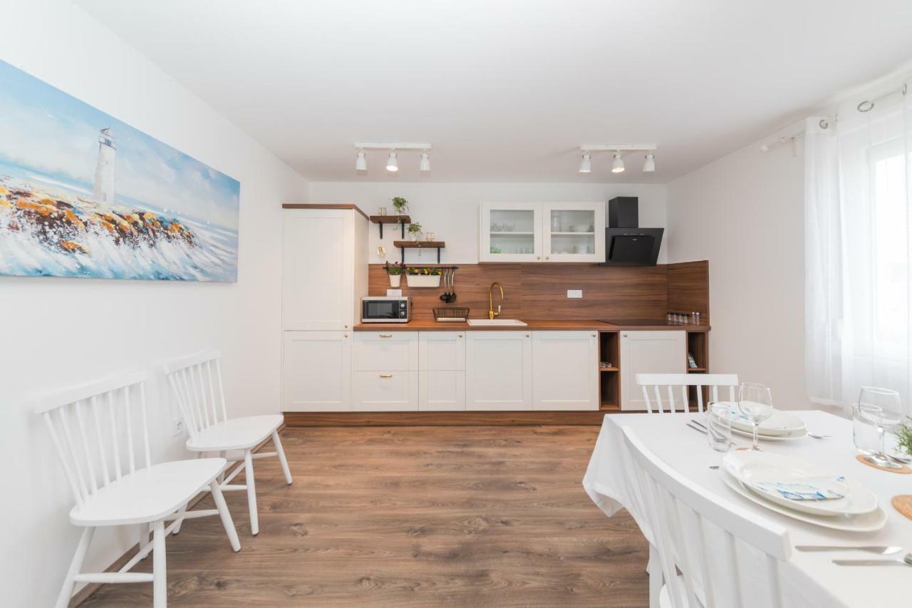 Apartmani Zara Затон Экстерьер фото